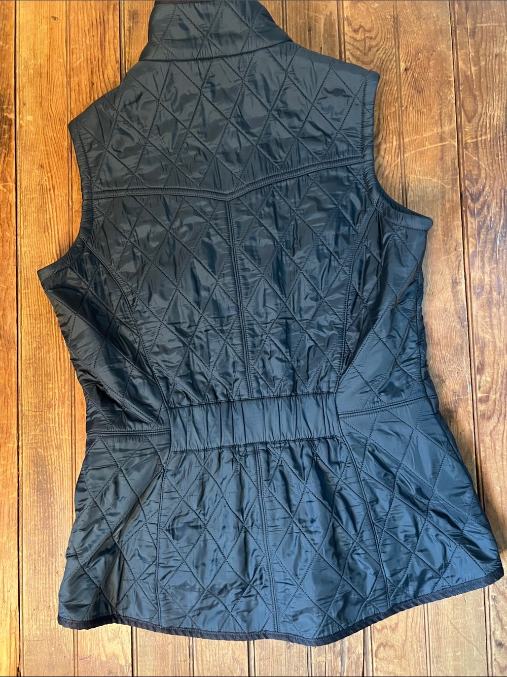 Women’s Barbour Quilted Black Women's Vest with Burgundy Lining - Picture 6 of 6